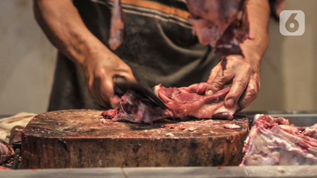 FOTO: Penjualan Daging Sapi di Pasar Senen Merosot Akibat Virus PMK