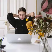 ilustrasi perempuan bekerja/Photo by Polina Zimmerman from Pexels