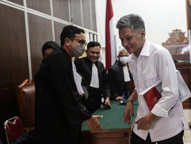 Terdakwa kasus obstruction of justice atau upaya untuk menghalang-halangi suatu proses hukum pada kasus pembunuhan Brigadir Nofriansyah Yosua Hutabarat atau Brigadir J, Hendra Kurniawan saat menjalani sidang lanjutan dengan agenda pembacaan tuntutan oleh Jaksa Penuntut Umum di Pengadilan Negeri Jakarta Selatan, Jumat (27/1/2023). Mantan Karo Paminal Propam Polri tersebut dituntut 3 tahun penjara denda Rp 20 juta subsider 3 bulan kurungan penjara. (Liputan6.com/Johan Tallo)