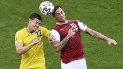 Austria memiliki beberapa peluan, salah satunya adalah saat Marko Arnautovic mendapatkan umpan silang Alessandro Schopf pada menit ke-43. Sayang peluang tersebut tak mampu dimanfaatkan dengan baik. (Foto: AP/Pool/Mihai Barbu)