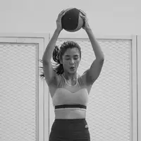 Fanny Ghassani berolahraga (Instagram/fannyghassani)