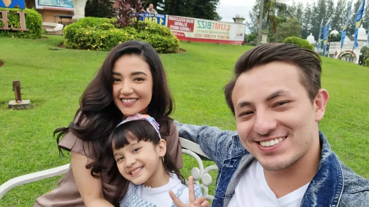 Adu Akting, Ini 6 Potret Kompak Dylan Car dan Tsania Marwa di Lokasi Syuting