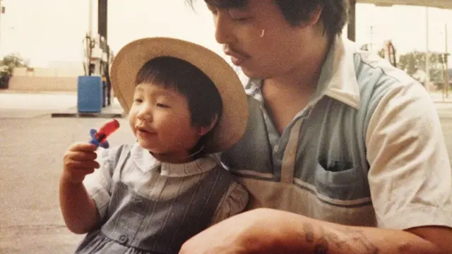 Kisah Mengharukan, Seorang Fotografer Mengambil Foto Seorang Gelandangan yang Ternyata Ayah Kandungnya