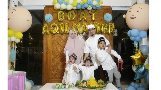 Jarang Tersorot, Ini 7 Potret Kebersamaan April Jasmine dan Ketiga Putranya