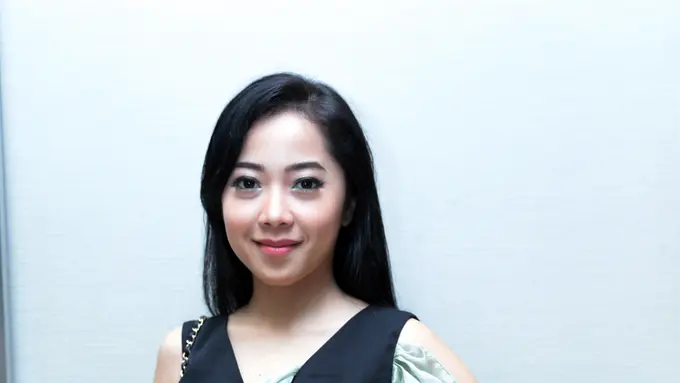 [Bintang] Video: Karina Salim Tulis Lirik Lagu Sejak SD