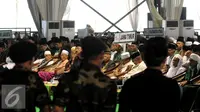 Suasana Sidang Pleno III Muktamar NU 33 yang digelar di Alun-alun Jombang, Jawa Timur, Rabu (5/8/2015). Sidang pleno yang sempat ditunda di buka pagi ini dengan agenda pengesahan hasil sidang-sidang komisi. (Liputan6.com/Johan Tallo)