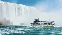 Pemandangan air terjun Niagara saat membeku. 