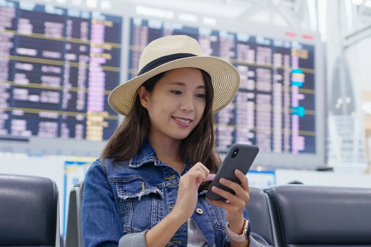 Ilustrasi menggunakan mobile banking