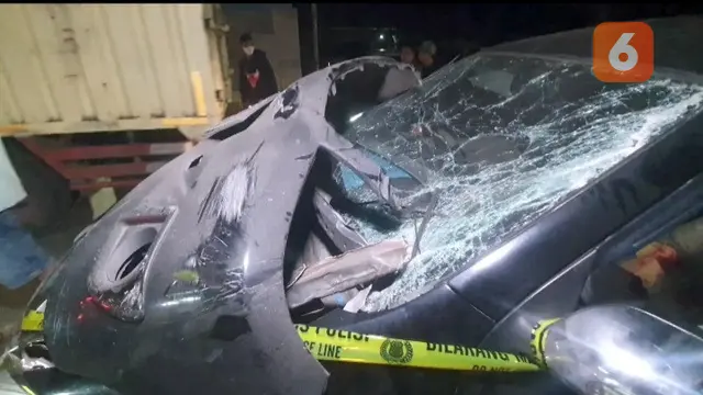 Mobil korban ledakan gas alam CNG yang terjadi di Jalan Nasional III Kabupaten Sukabumi (Liputan6.com/Fira Syahrin)