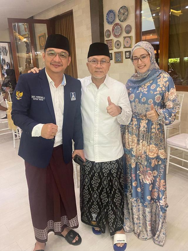 Nyaleg Bareng di Pemilu 2024, Ini 6 Potret Pasha Ungu dan Istri yang Selalu Kompak