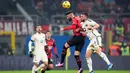 Pada babak kedua, AC Milan kembali lebih mendominasi atas AS Roma. Hasilnya, pada menit ke-56 Milan mencetak gol kedua melalui tandukan Olivier Giroud. Skor 2-0. (AP Photo/Luca Bruno)