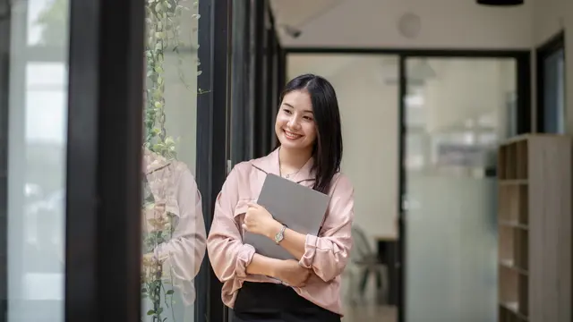 wanita april keinginan terwujud