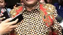 Wagub DKI Jakarta Djarot Saiful Hidayat saat ditanya wartawan usai menjalani pemeriksaan di Bareskrim Polri, Jakarta, Jumat (22/7). Djarot diperiksa terkait kasus dugaan dalam pembebasan lahan untuk rusunawa Cengkareng Barat. (Liputan6.com/Johan Tallo)