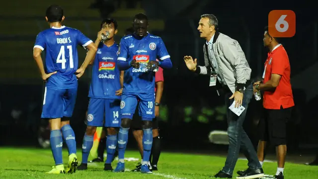 Arema FC vs Persita Tangerang