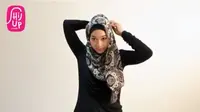 Tutorial hijab unik, tak perlu lagi pakai aksesori. (dok. screenshot Vidio/@hijupcom)