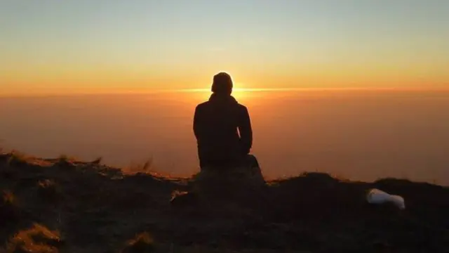 Mendaki 7 Gunung yang Punya 'Sunrise' Terindah di Indonesia