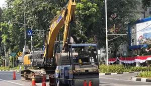 Berkali-kali Diaspal Tetap Rusak, Jalan Kebon Sirih Kini Dibeton