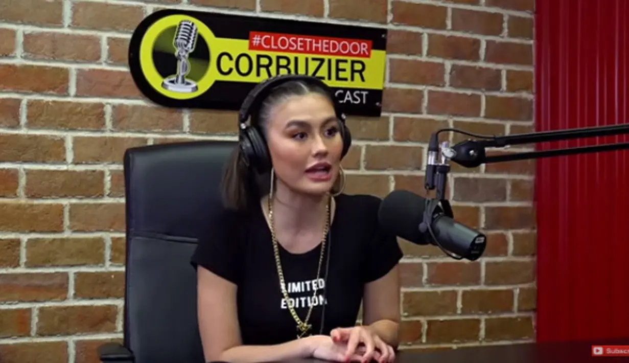 "Kita udah hampir empat tahun pacaran lho waktu itu. Cuma waktu itu memang susah karena ada banyak masalah lain yang kita nggak bisa obrolin di sini," kata Agnez Mo. (YouTube/Deddy Corbuzier)