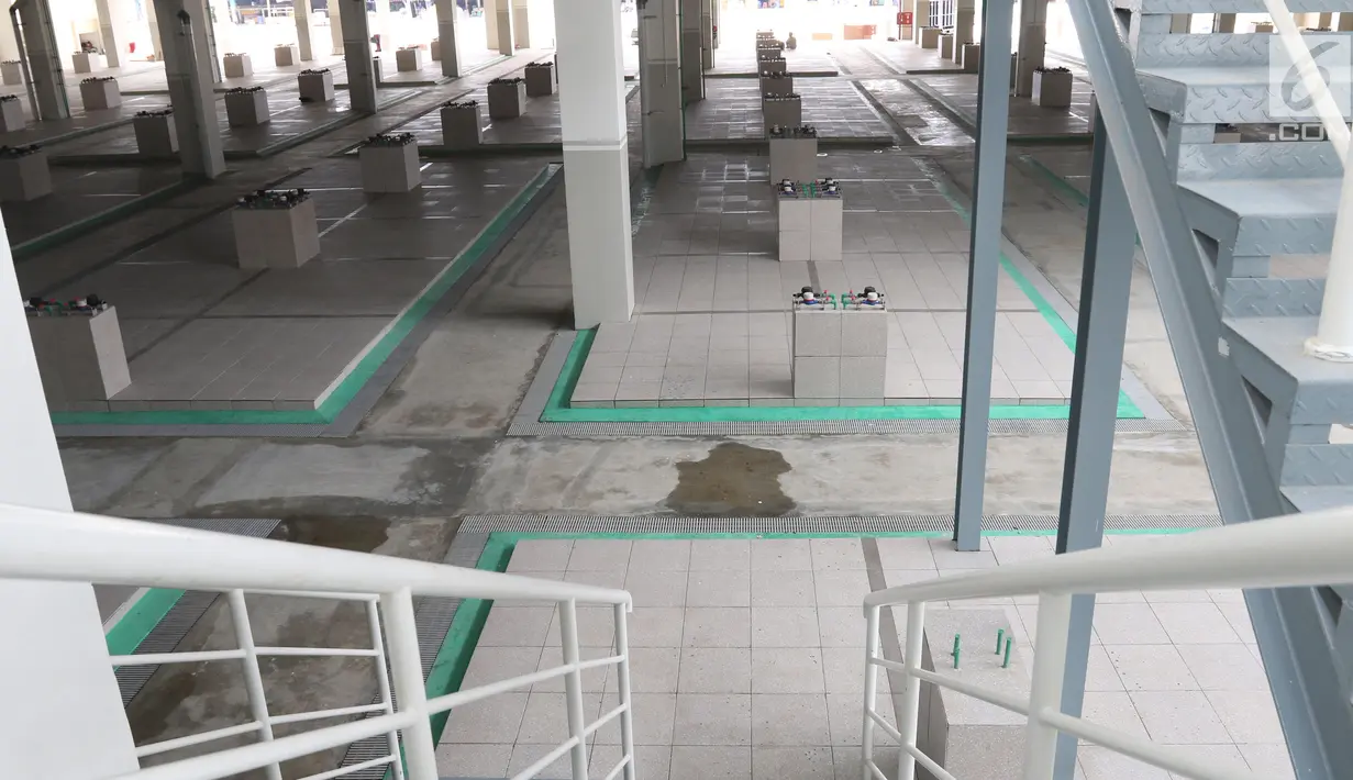 Suasana Pasar Ikan Modern (PIM)  Muara Baru, Jakarta, Jumat (1/2). PIM Muara Baru dilengkapi dengan beberapa fasilitas pendukung antara lain Instalasi Pengolahan Limbah (IPAL), kios/lapak, ruang pengepakan. (Liputan6.com/Angga Yuniar)