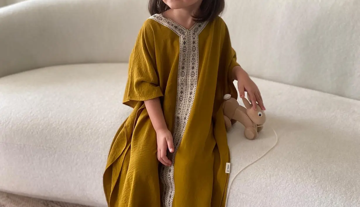 Koleksi kaftan dari Mini Today, merek fashion anak milik Alice Norin ini bisa jadi andalan untuk baju Lebaran.