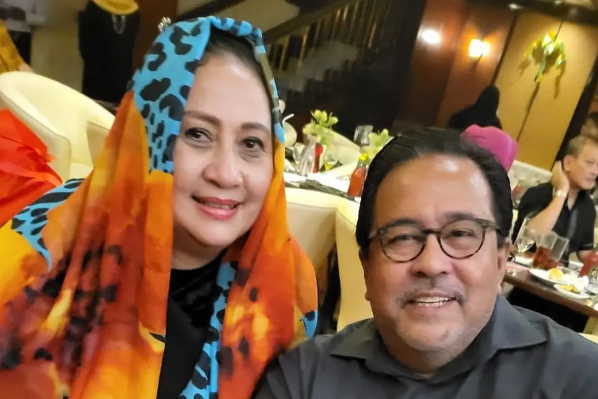 [Fimela] Rano Karno dan Yessy Gusman