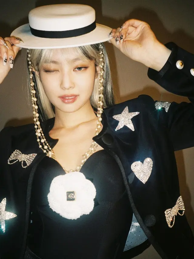 8 Pesona Jennie BLACKPINK dengan Rambut Berwarna Terang
