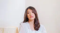 Kendati sudah melahirkan dua orang anak, namun Anissa Aziza tetap nampak menawan. Aura keibuan dan juga keanggunannya pun makin terpancar. (Liputan6.com/IG/anissaaziza)
