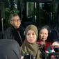 Siti Atiqoh Supriyanti, istri calon Presiden (Capres) nomor urut 3 Ganjar Pranowo memulai safari politiknya, Senin (4/12/2023). (Liputan6.com/Delvira  Hutabarat )