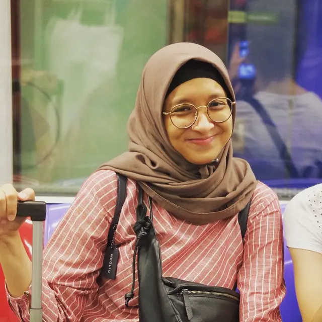 10 Potret Transformasi Adelia Lontoh Istri Duta Sheila On 7, Selalu Sederhana