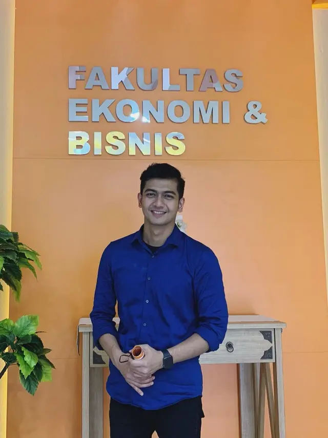 7 Potret Teuku Ryan, Calon Suami Ria Ricis yang Curi Perhatian