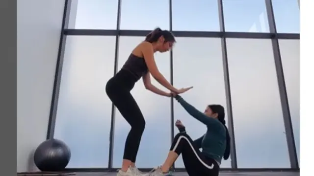 Prilly Latuconsina Curhat Perjuangan Turunkan Berat Badan, Perlu Waktu Lama dan Tinggalkan Jajanan Favorit. (dok.Instagram @prillylatuconsina96/https://www.instagram.com/p/DKbUdKlT1R3/Henry)