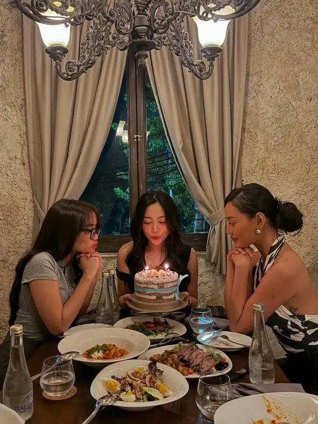 Potret Persahabatan Erika Carlina dengan Rachel Vennya dan Fuji/Instagram @eri.carl