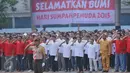 2600 narapidana Lapas Narkotika Klas II A Cipinang, Jakarta, mengikuti upacara peringatan 87 tahun Sumpah Pemuda, Rabu (28/10). Rencananya, penyelenggaraan upacara ini untuk memecahkan rekor Museum Rekor Indonesia. (Liputan6.com/Gempur M Surya)