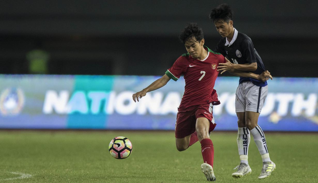 6. Luthfi Kamal - Meski jarang disorot namun posisi pemain bernomor tujuh ini terbilang tak tergantikan oleh pelatih Indra Sjafri. Gelandang jangkar Timnas Indonesia U-19 ini cermat dalam memutus alur serangan lawan. (Bola.com/Vitalis Yogi Trisna)