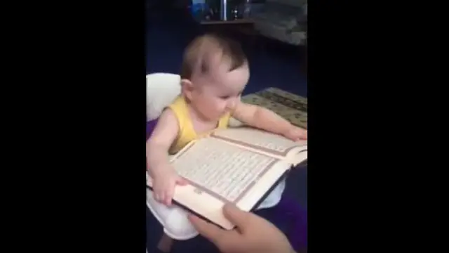 Bayi Ini Menangis Saat Alquran Ditutup dan Diganti Buku Lain