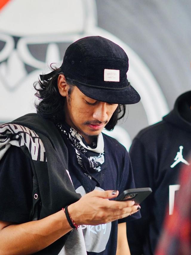 Potret 5 Artis Pria saat Tampil Pakai Kuteks, Percaya Diri