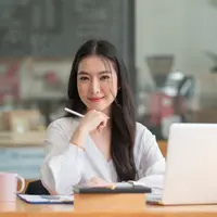 ilustrasi perempuan cerdas/Songsak C/Shutterstock