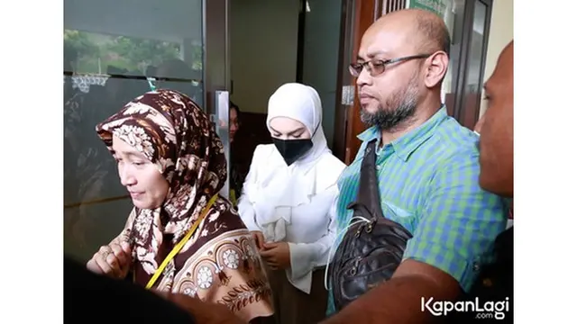 6 Potret Irish Bella Hadiri Sidang Cerai Kedua, Ammar Zoni Mangkir