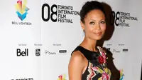 Artis Inggris Thandie Newton Lahirkan Anak di Kamar Mandi