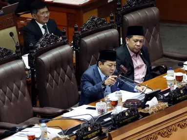 Pimpinan Sidang Setya Novanto bersama Fahri Hamzah memimpin Rapat Paripurna Pengambilan Keputusan RUU Pemilu, di Gedung Nusantara II, Komplek Parlemen, Senayan, Jakarta, Jumat (21/7). (Liputan6.com/Johan Tallo)