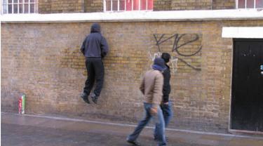 7 Manekin Tak Biasa Ini Bikin Pengguna Jalan Kebingungan