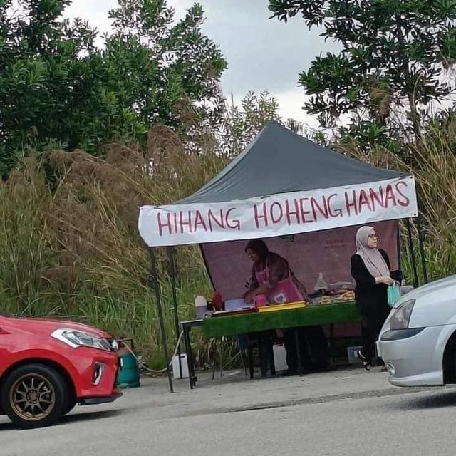 6 Potret Tulisan Gorengan Sok Imut Ini Bikin Pembeli Jadi Geli Sendiri