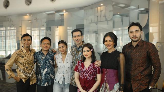 Suasana peluncuran trailer dan poster resmi KKN di Desa Penari extended version. (Foto: Dok. Instagram @manojpunjabimd)