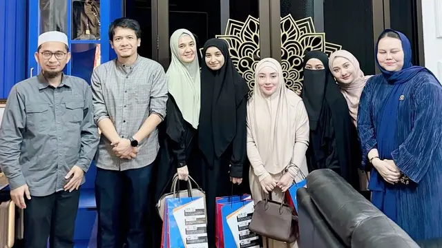 Momen Cut Intan Nabila Bertemu Ustadz Adi Hidayat (UAH)