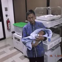 Profesor Raldy penemu inkubator gratis. foto: koestoer.wordpress.com