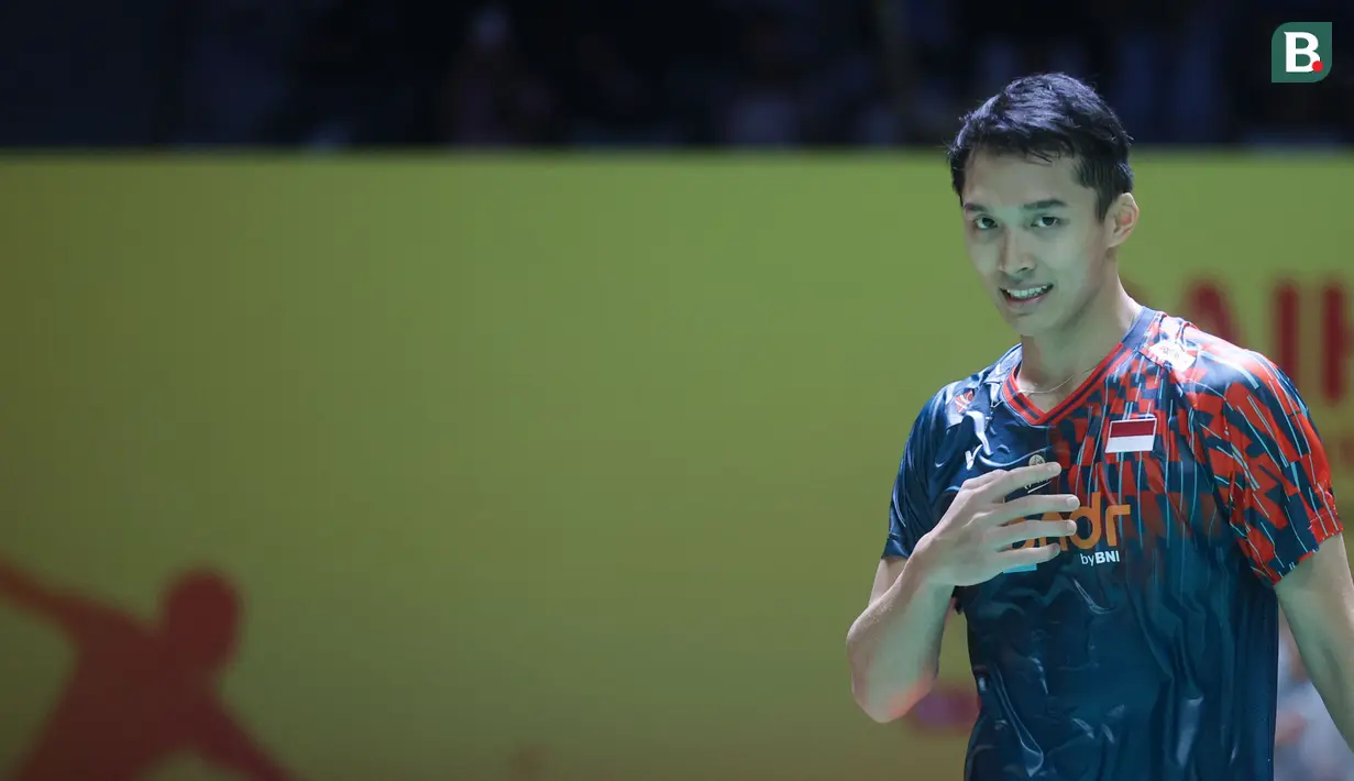 Tunggal putra Indonesia, Jonatan Christie, tersenyum setelah berhasil menaklukkan wakil Chinese Taipei, Lin Chun-Yi, pada babak 16 besar Indonesia Masters 2025 di Istora Senayan, Jakarta, Kamis (23/1/2025). Jojo menang dengan skor 21-9, 10-21, dan 21-15. (Bola.com/M Iqbal Ichsan)