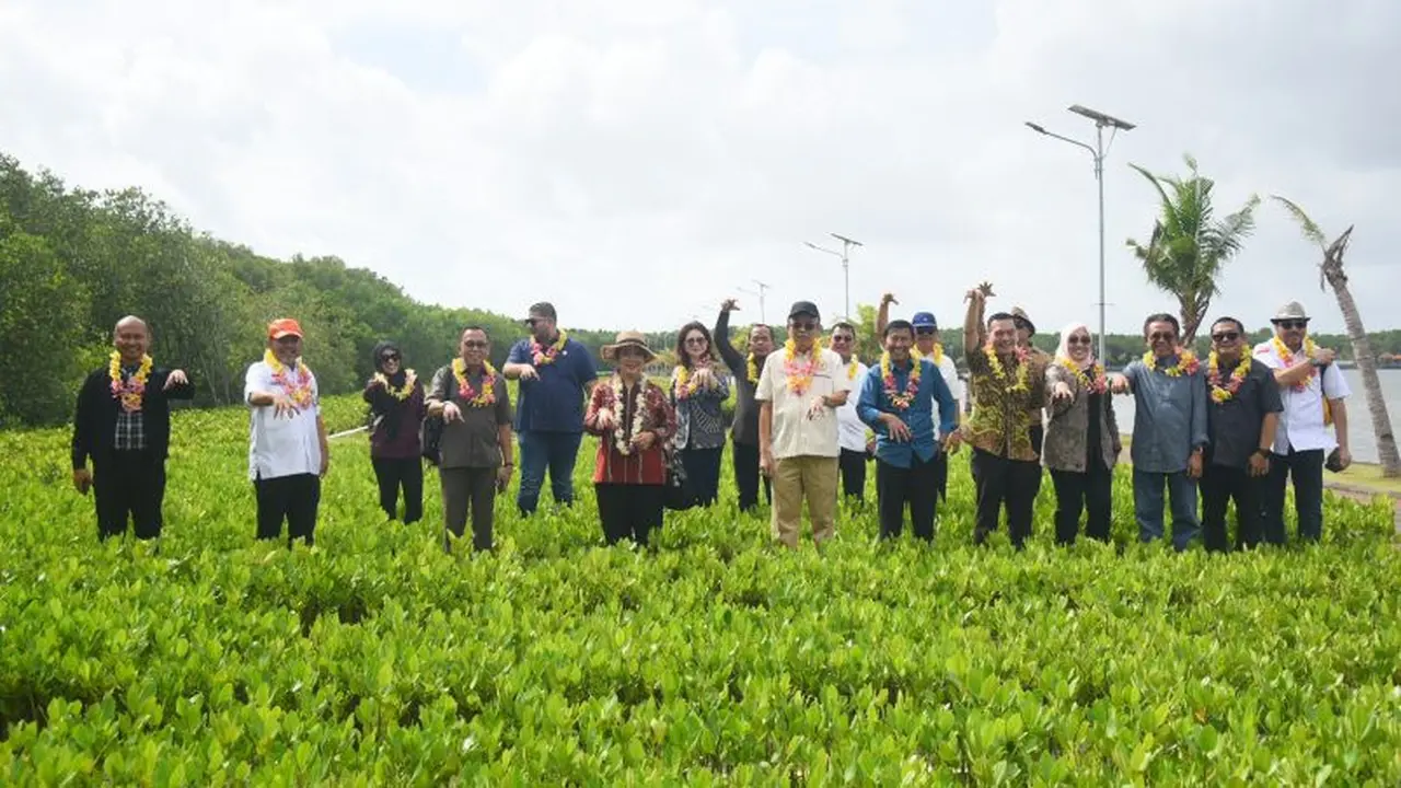 Kunjungan Komisi IV DPR ke Kawasan Mangrove Taman Hutan Raya (Tahura) Ngurah Rai, Denpasar, Bali.