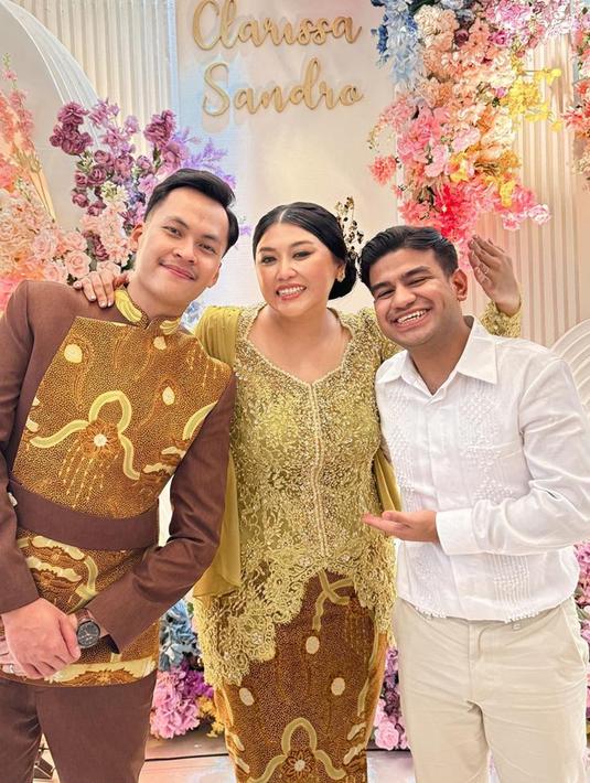 Seperti diketahui, Fadil Jaidi sempat dikira sebagai pacar Clarissa Putri, lantaran keduanya begitu dekat. Kini, Fadil pun ikut bahagia melihat sang sahabat bertunangan dengan pria yang selama ini disapa Dhipdhip itu. Dalam kolom komentar, warganet pun banyak mengucapkan kata 'sabar' kepada Fadil. (Liputan6.com/IG/@fadiljaidi)
