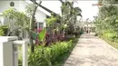Awalnya, sang istri menolak untuk tinggal di tempat ini karena tanah seluas 1 hektar ini berdekatan dengan lokasi pembuangan sampah serta MCK. (YouTube/Ganjar Pranowo)