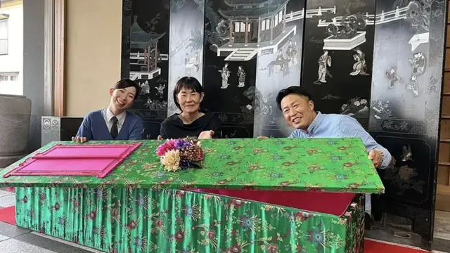 Cafe Jepang Sediakan Peti Mati